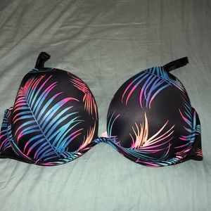 PINK VICTORIA SECRET BRA